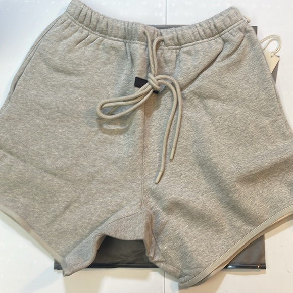 Fear of god essentials dark heather 2024 sweat shorts - Picture 2 of 8